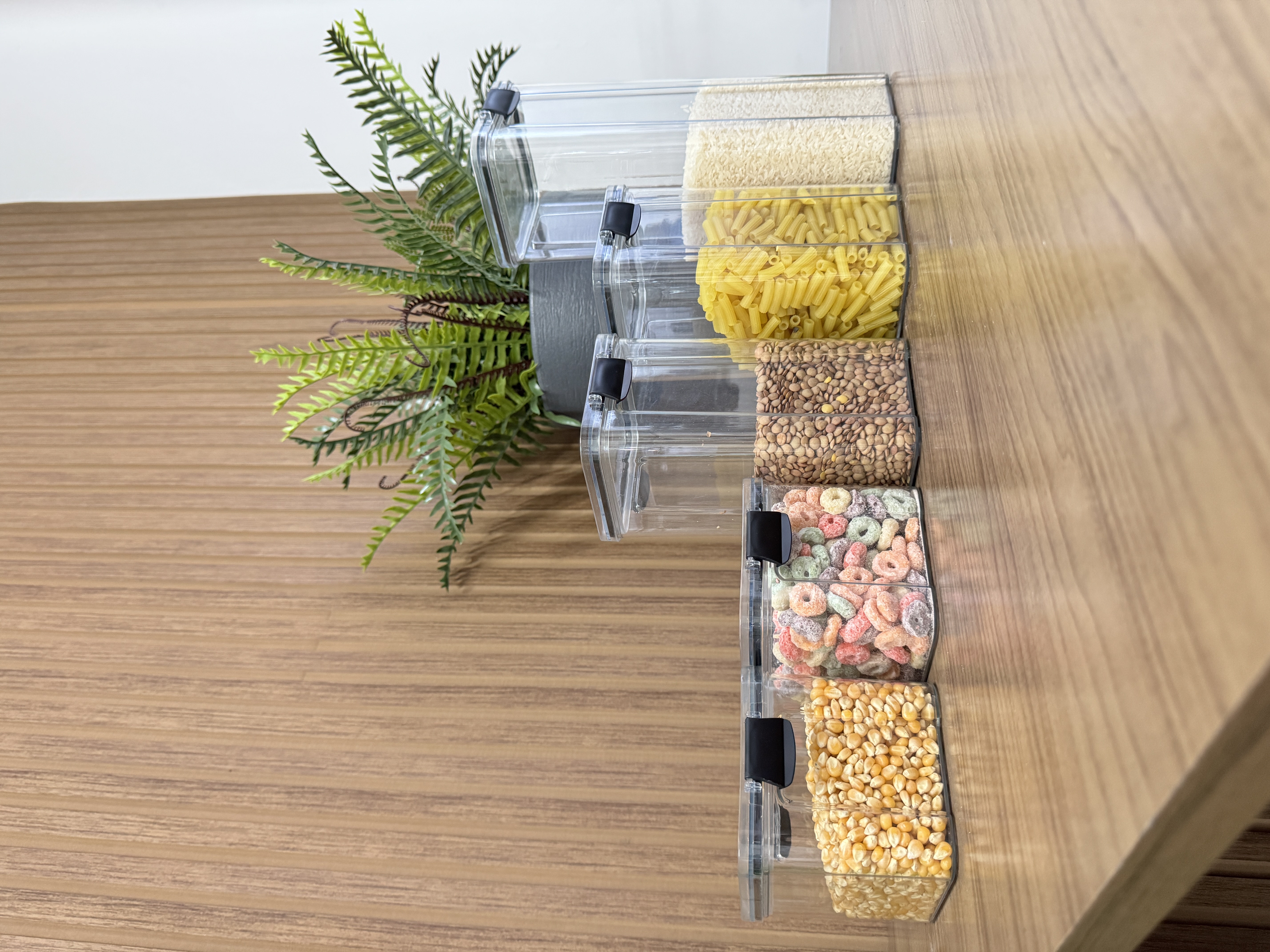 Potes na mesa outro ângulo